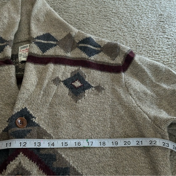Geometric Patterned Cardigan - Picture 5 of 6